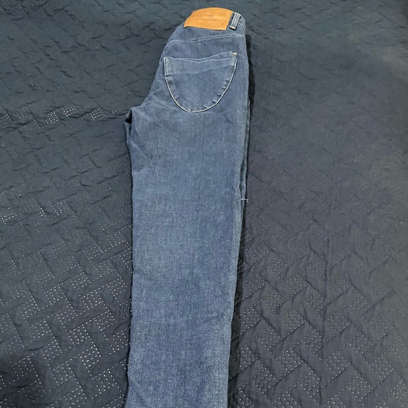 I’m into  damaged in distress jeans - Picture 3 of 8